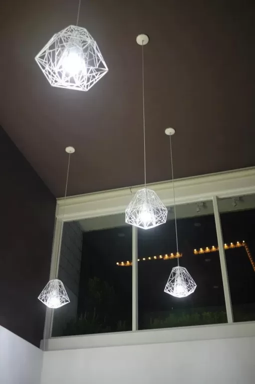 吊燈｜咖啡廳店面設計